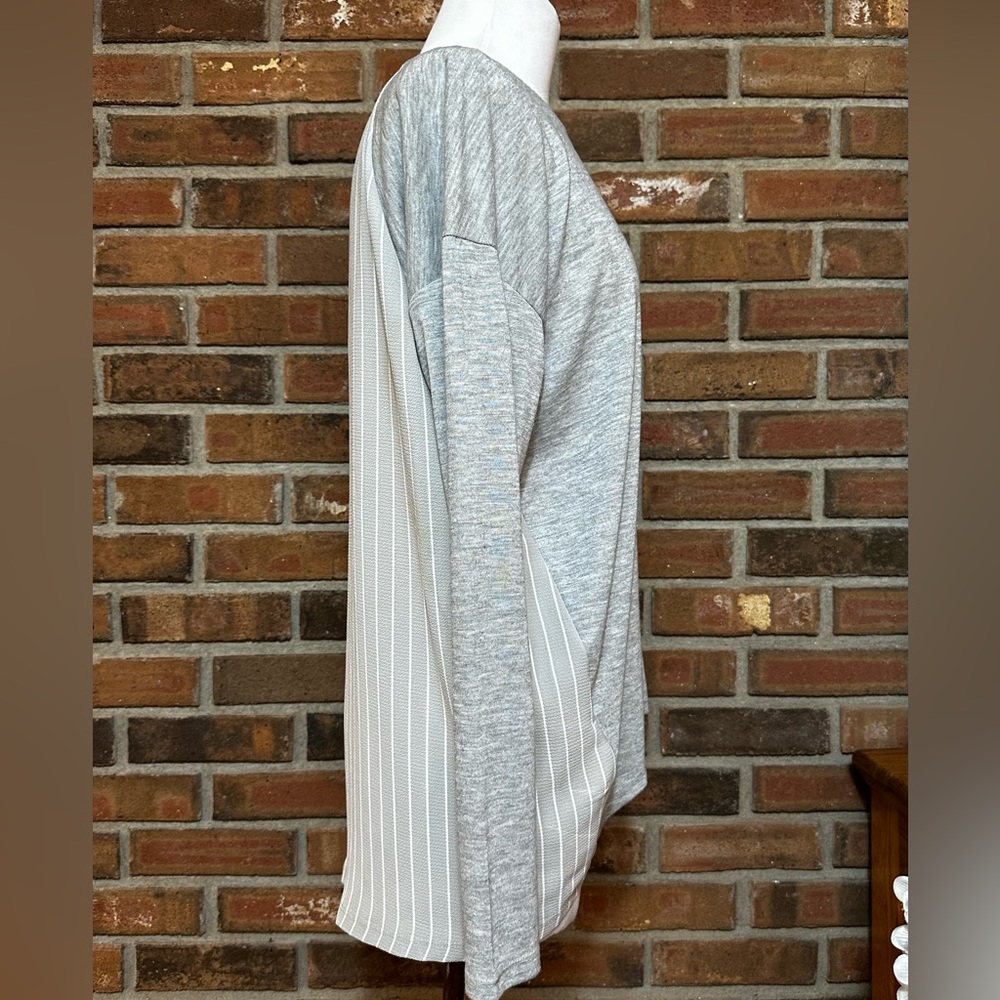 Ann Taylor Medium Mixed Media Lightweight Gray Hi-Lo Blouse